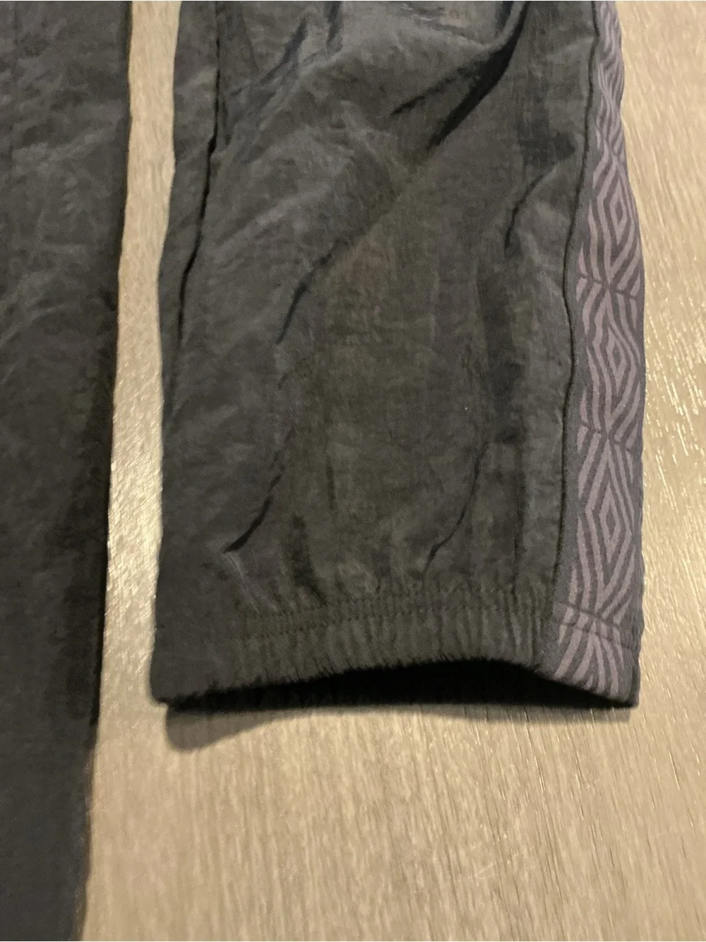 Umbro Men’s Sweeper Crinkle Nylon Track Pants Black Double Diamond Side Size M